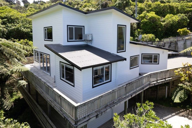 Photo of property in 51b Maungaraki Road, Korokoro, Lower Hutt, 5012