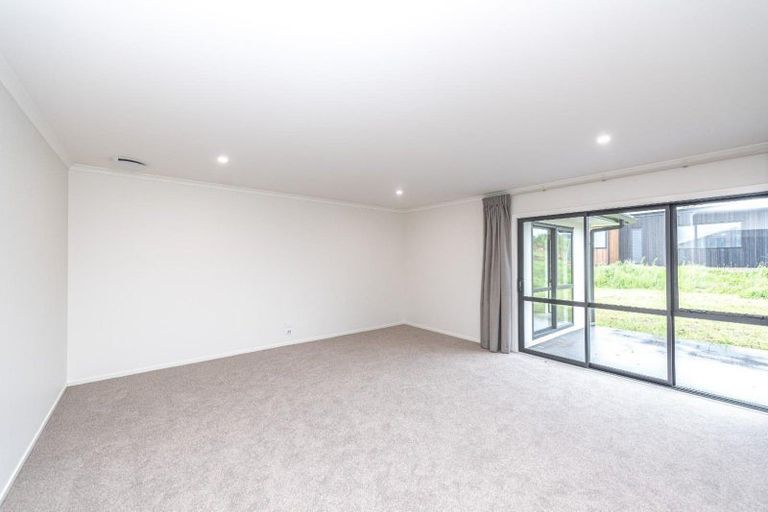 Photo of property in 32 Tirimoana Place, Otamatea, Whanganui, 4501