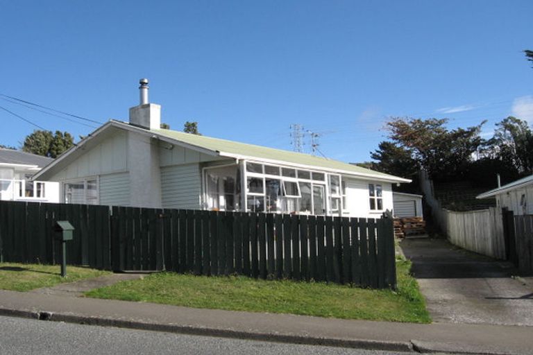 Photo of property in 49 Kenmore Street, Newlands, Wellington, 6037