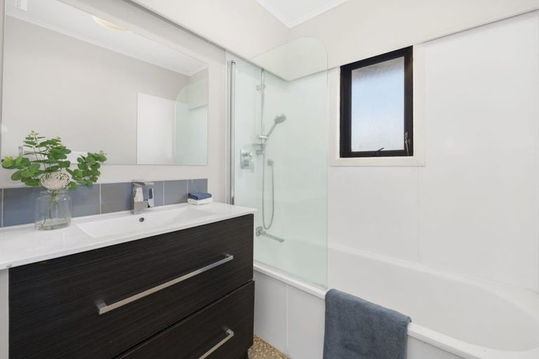 Photo of property in 12 Clayton Road, Manurewa, Auckland, 2102