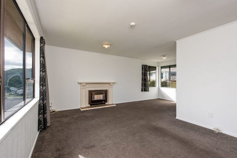 Photo of property in 27 Invercargill Drive, Kelson, Lower Hutt, 5010