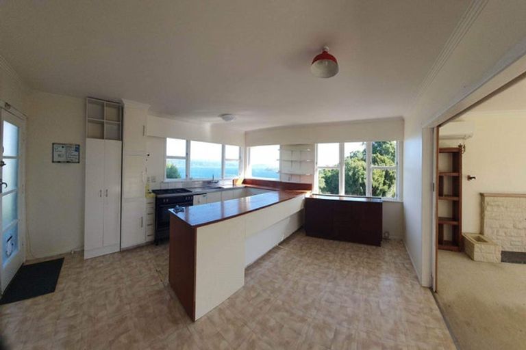 Photo of property in 11 Singers Road, Korokoro, Lower Hutt, 5012