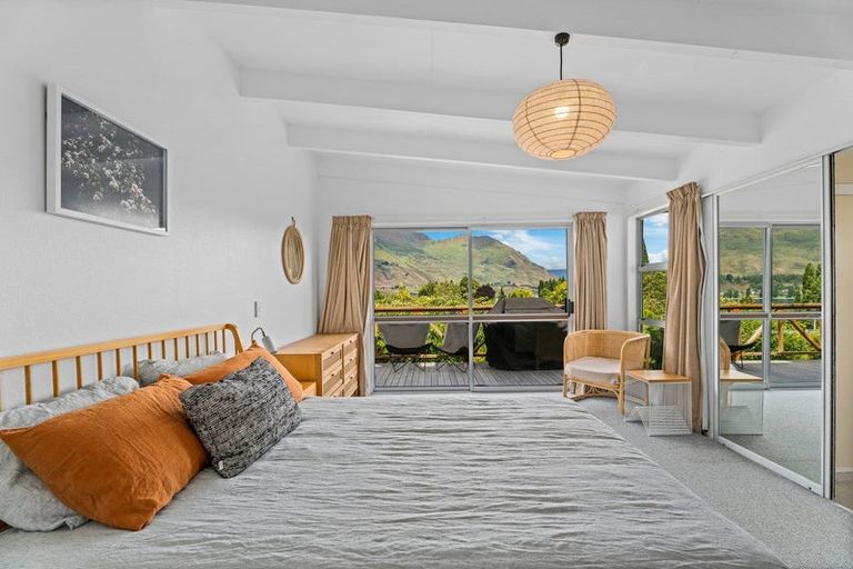 Photo of property in 50 Beacon Point Road, Wanaka, 9305