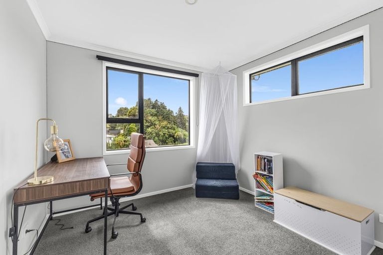 Photo of property in 14 Discovery Place, Marfell, New Plymouth, 4310