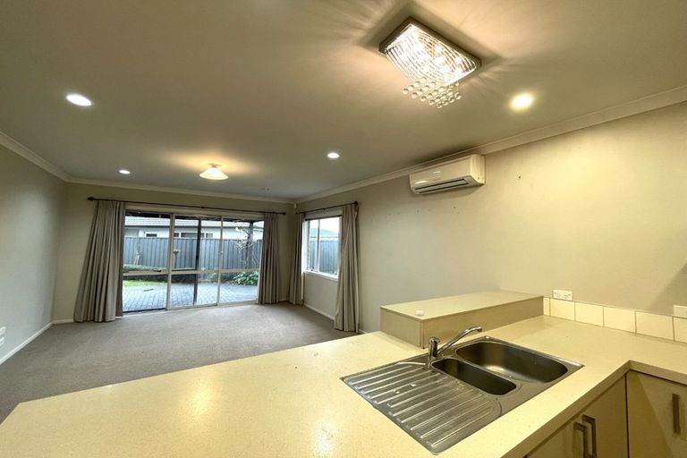 Photo of property in 6 Mana Place, Poraiti, Napier, 4112