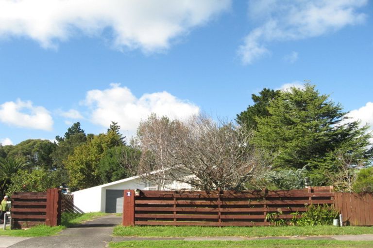 Photo of property in 118 Ennis Avenue, Pakuranga Heights, Auckland, 2010