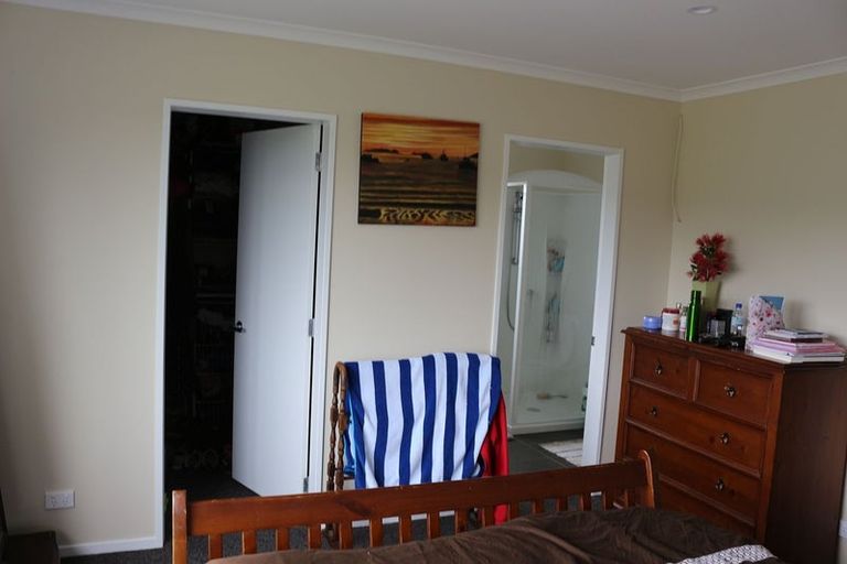 Photo of property in 10 Bickerton Rise, Churton Park, Wellington, 6037