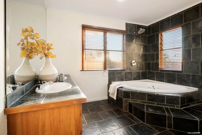 Photo of property in 1/65 Arran Road, Browns Bay, Auckland, 0630