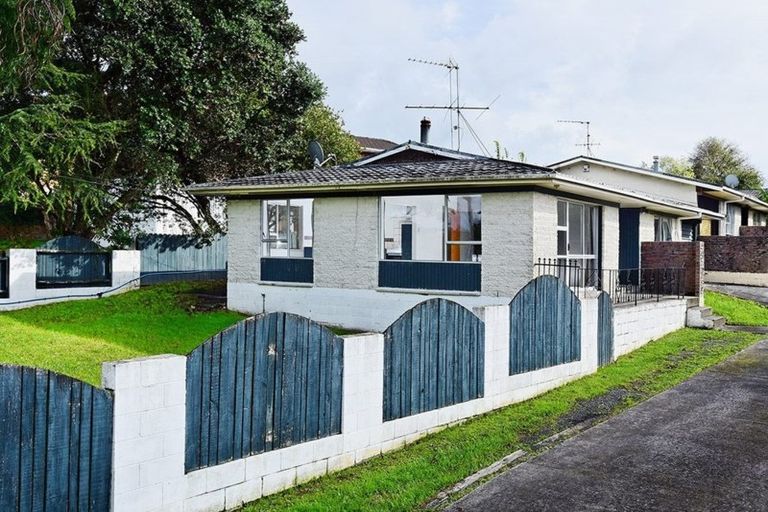 Photo of property in 1/106 Colwill Road, Massey, Auckland, 0614