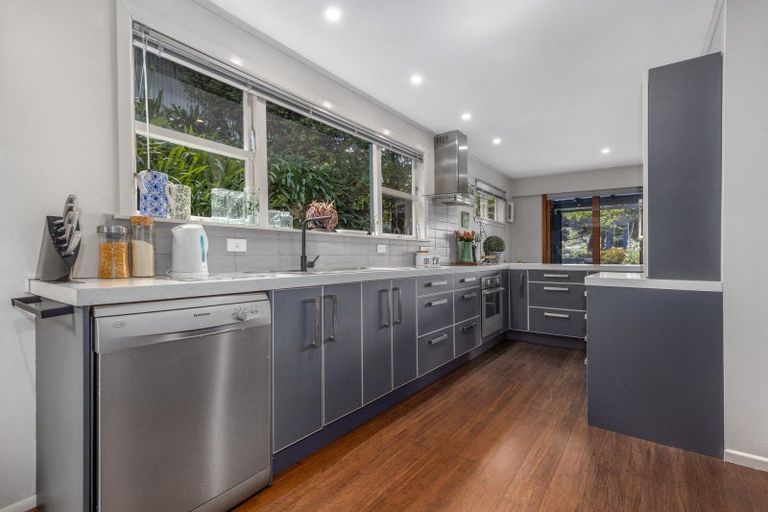 Photo of property in 48 Seaview Road, Paremata, Porirua, 5024