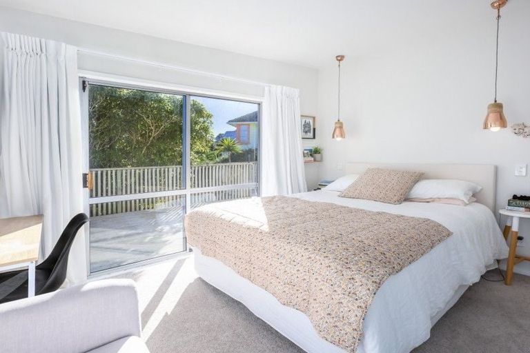 Photo of property in 1 The Spinney, Titahi Bay, Porirua, 5022