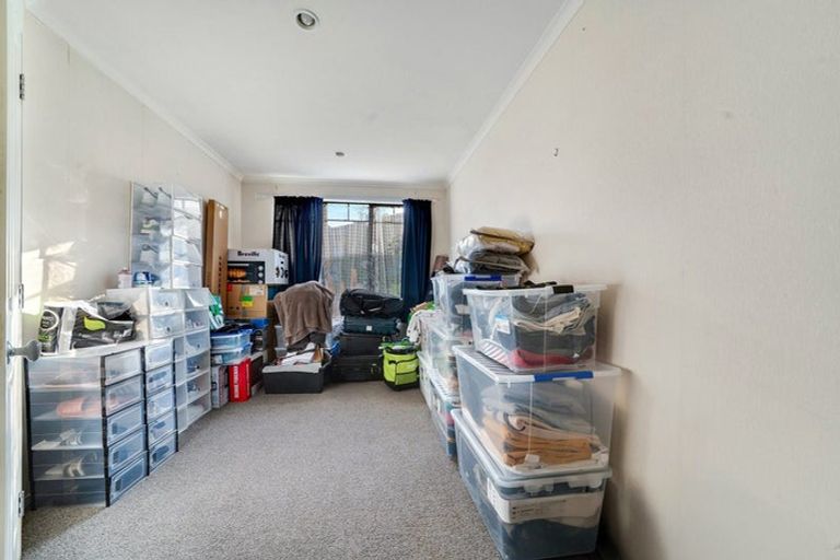 Photo of property in 13 De Havilland Drive, Goodwood Heights, Auckland, 2105