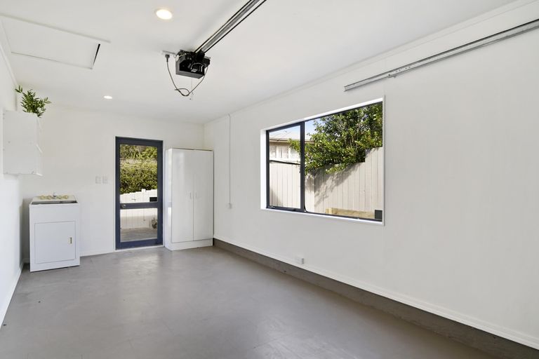 Photo of property in 3/6a Botany Road, Howick, Auckland, 2010
