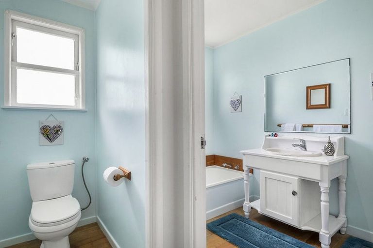 Photo of property in 7 Parakai Avenue, Parakai, 0830