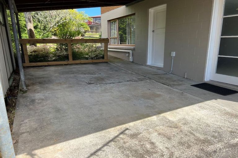 Photo of property in 11 Ian Place, Glendene, Auckland, 0602