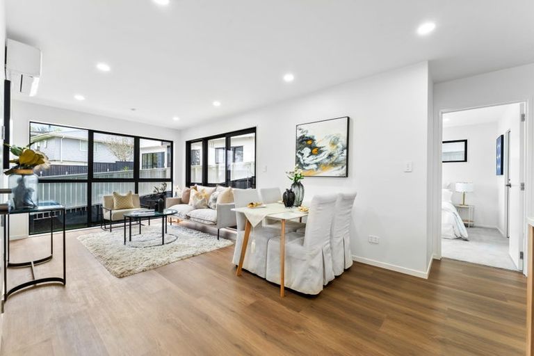 Photo of property in 16 Saint Catherine Crescent, West Harbour, Auckland, 0618