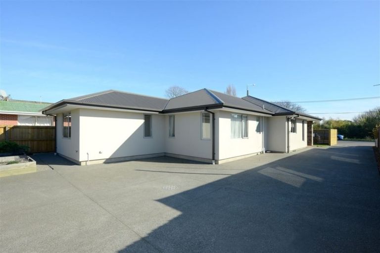 Photo of property in 104 Wainoni Road, Avondale, Christchurch, 8061