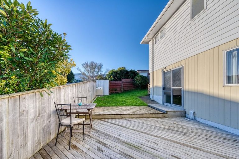 Photo of property in 94 Taylor Terrace, Tawa, Wellington, 5028