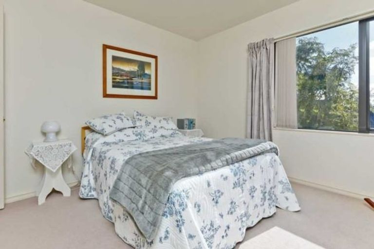 Photo of property in 16 Fearnley Grove, Albany, Auckland, 0632