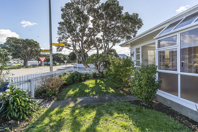 Photo of property in 605 Evans Bay Parade, Kilbirnie, Wellington, 6022
