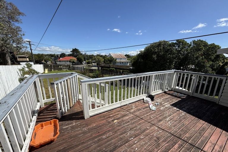 Photo of property in 35 Toru Street, Te Atatu Peninsula, Auckland, 0610