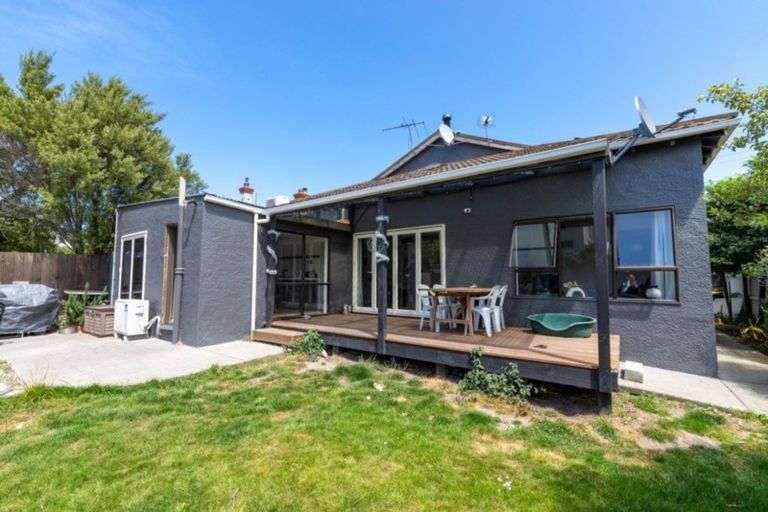 Photo of property in 103 Hargest Crescent, Saint Clair, Dunedin, 9012