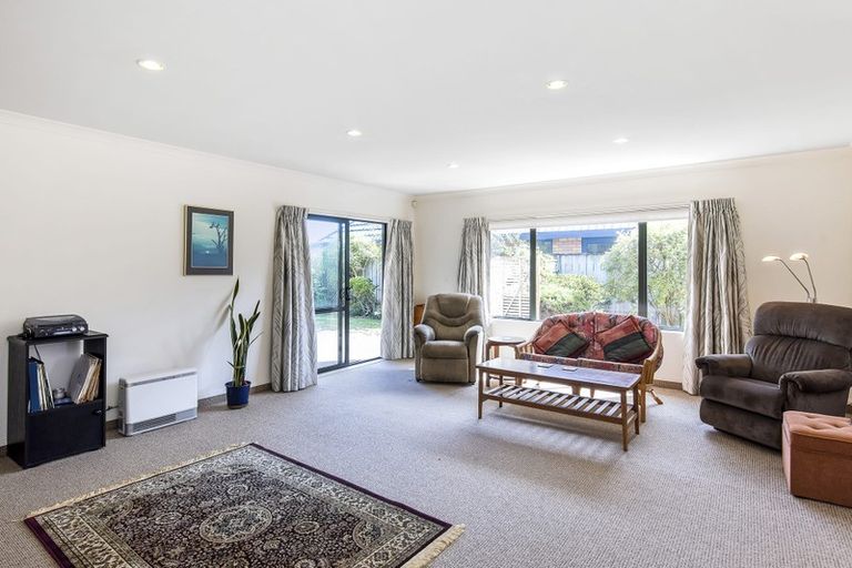 Photo of property in 10 Aburoc Place, Paraparaumu Beach, Paraparaumu, 5032