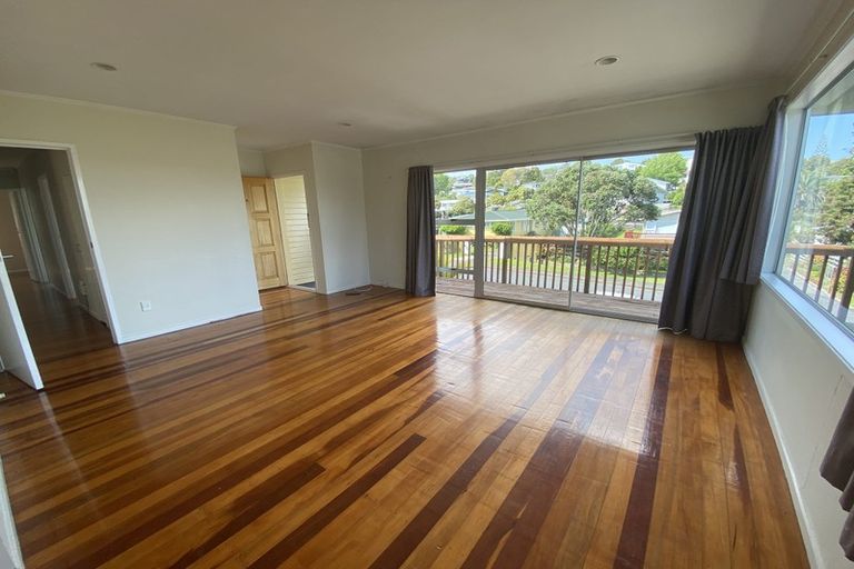 Photo of property in 8 Sequoia Place, Sunnynook, Auckland, 0620