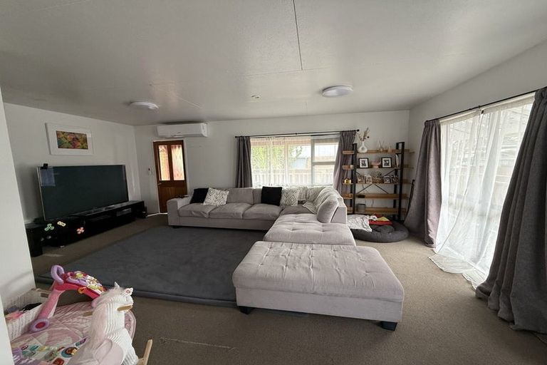 Photo of property in 1/20 Ocean View Road, Northcote, Auckland, 0627