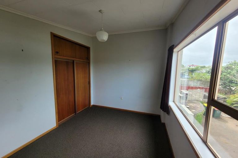 Photo of property in 39 Birdwood Avenue, Moturoa, New Plymouth, 4310