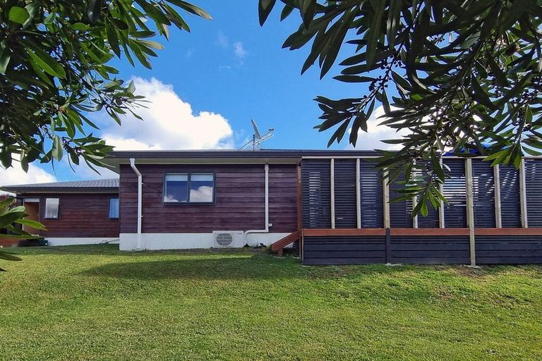 Photo of property in 8 Owl Court, Unsworth Heights, Auckland, 0632