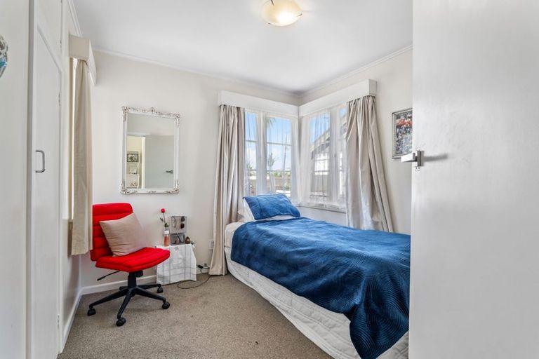 Photo of property in 52 Totara Road, Te Atatu Peninsula, Auckland, 0610