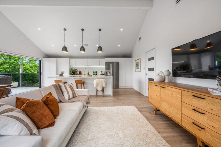 Photo of property in 1/16 Clematis Avenue, Murrays Bay, Auckland, 0630