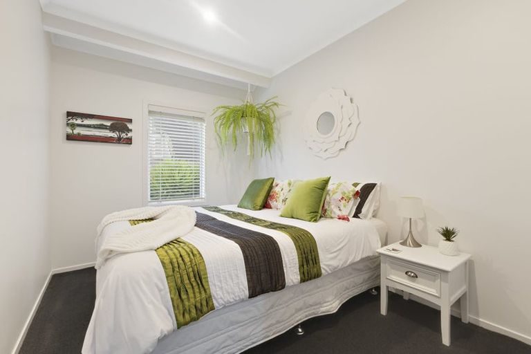 Photo of property in 49a The Esplanade, Eastern Beach, Auckland, 2012