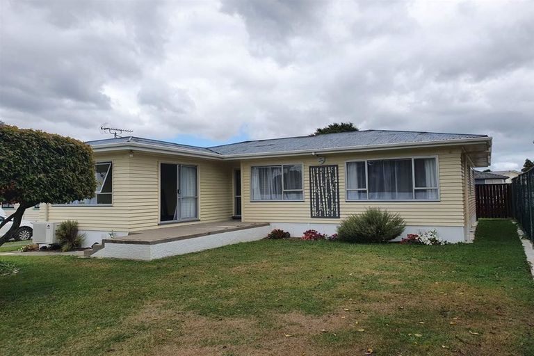 Photo of property in 36 Mckean Avenue, Manurewa, Auckland, 2102