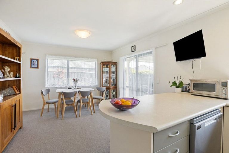 Photo of property in 85 Guildford Drive, Paraparaumu, 5032