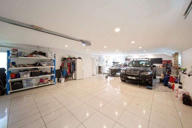 Photo of property in 186 Heta Road, Highlands Park, New Plymouth, 4312