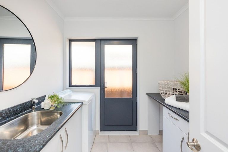 Photo of property in 30 Grand Oaks Drive, Awapuni, Palmerston North, 4412