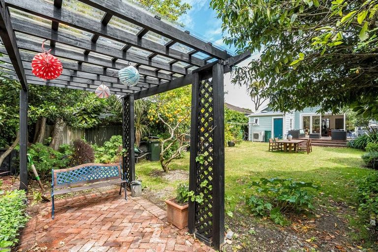 Photo of property in 61 Oroua Street, Eastbourne, Lower Hutt, 5013