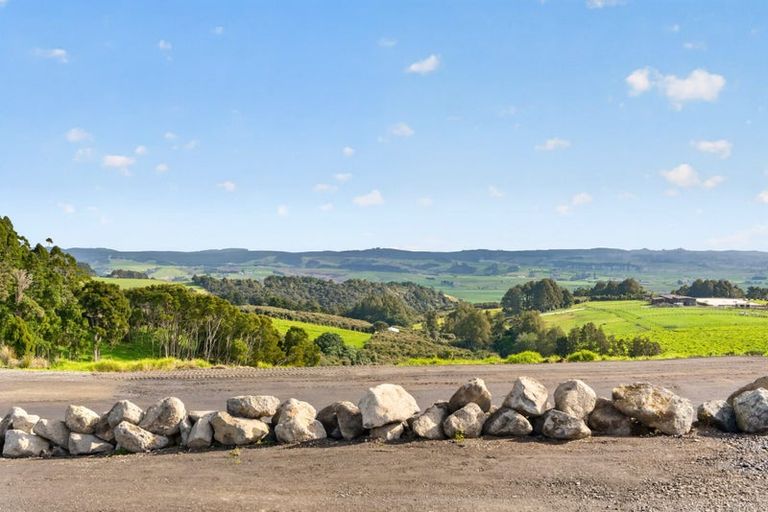 Photo of property in 511 Kiwitahi Road, Helensville, 0875