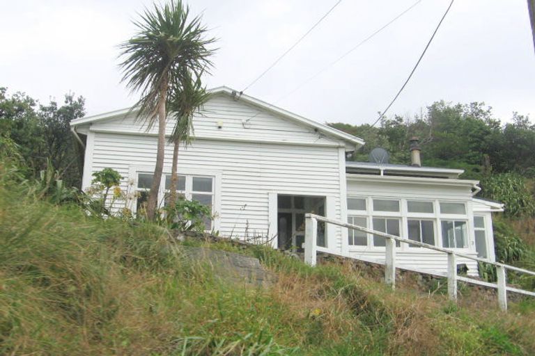 Photo of property in 2 Hungerford Road, Lyall Bay, Wellington, 6022