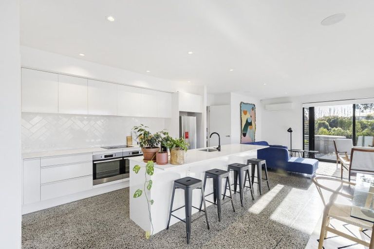 Photo of property in 111 Polson Hill Drive, Aokautere, Palmerston North, 4471