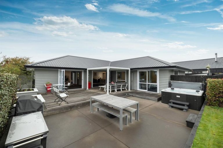Photo of property in 43 Kingfisher Crescent, Albert Town, Wanaka, 9305