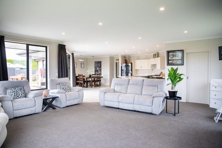 Photo of property in 12 Tui Place, Edendale, Wyndham, 9893