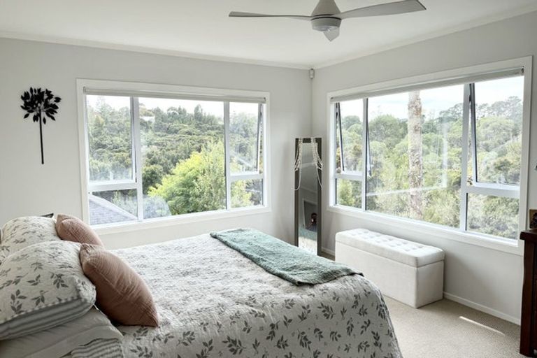 Photo of property in 42 Ravenstone Place, Chatswood, Auckland, 0626