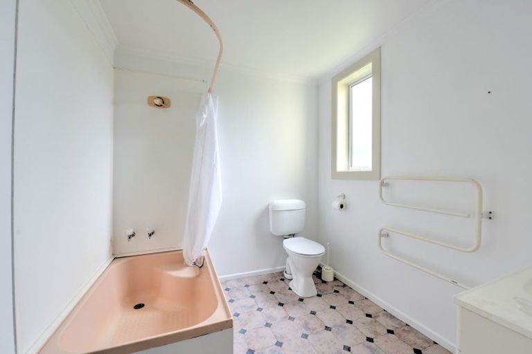 Photo of property in 26 Hunter Street, Edendale, 9825