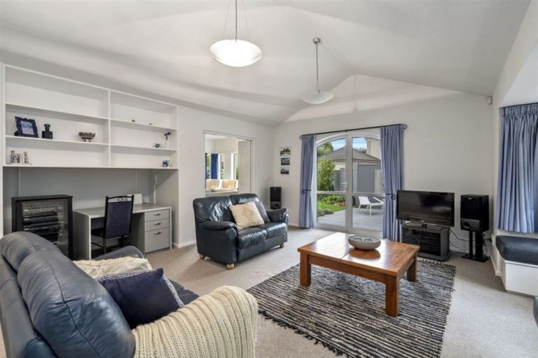 Photo of property in 30 Chateau Drive, Burnside, Christchurch, 8053