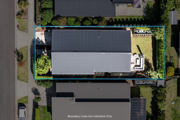 Photo of property in 38 Lumbarda Drive, Kumeu, 0810