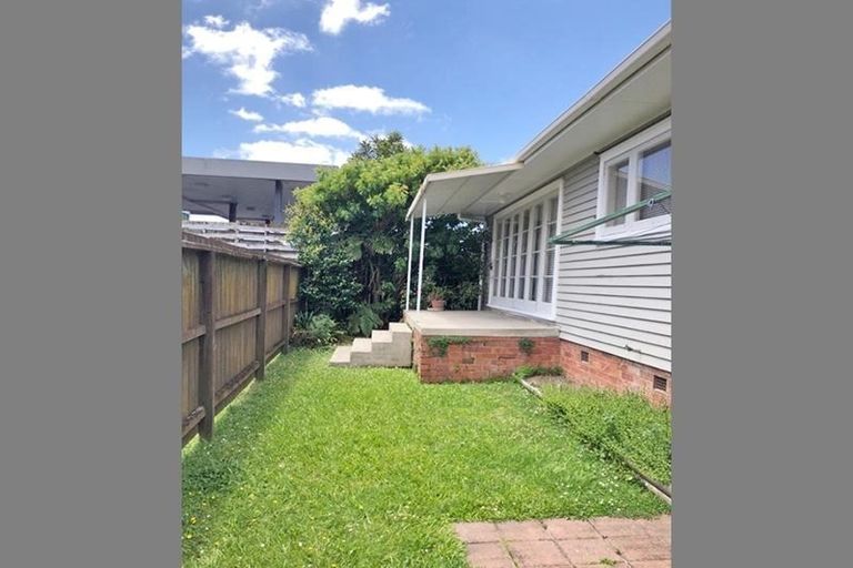 Photo of property in 60 Brandon Road, Glen Eden, Auckland, 0602