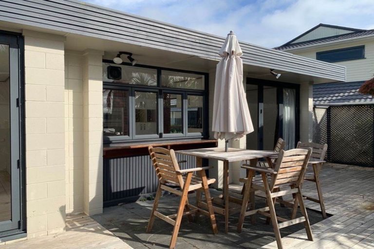 Photo of property in 33 The Crest, Sunnyhills, Auckland, 2010